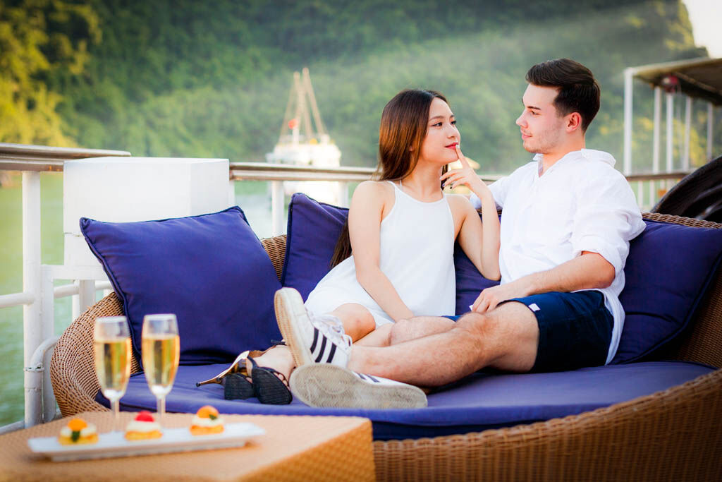 Fall in love again amid Halong Bay’s golden glow
